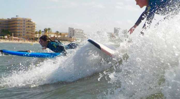 Surfa på Mallorca – Bästa surfspots & tips för alla nivåer